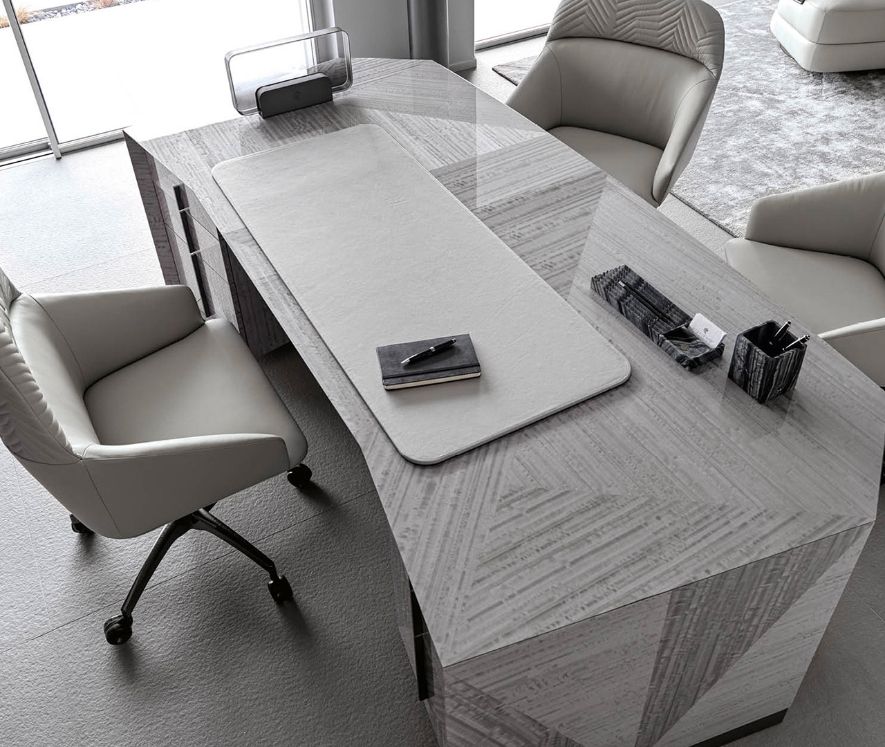 طاولة مكتب خشب الاوكالبتوس الرمادي