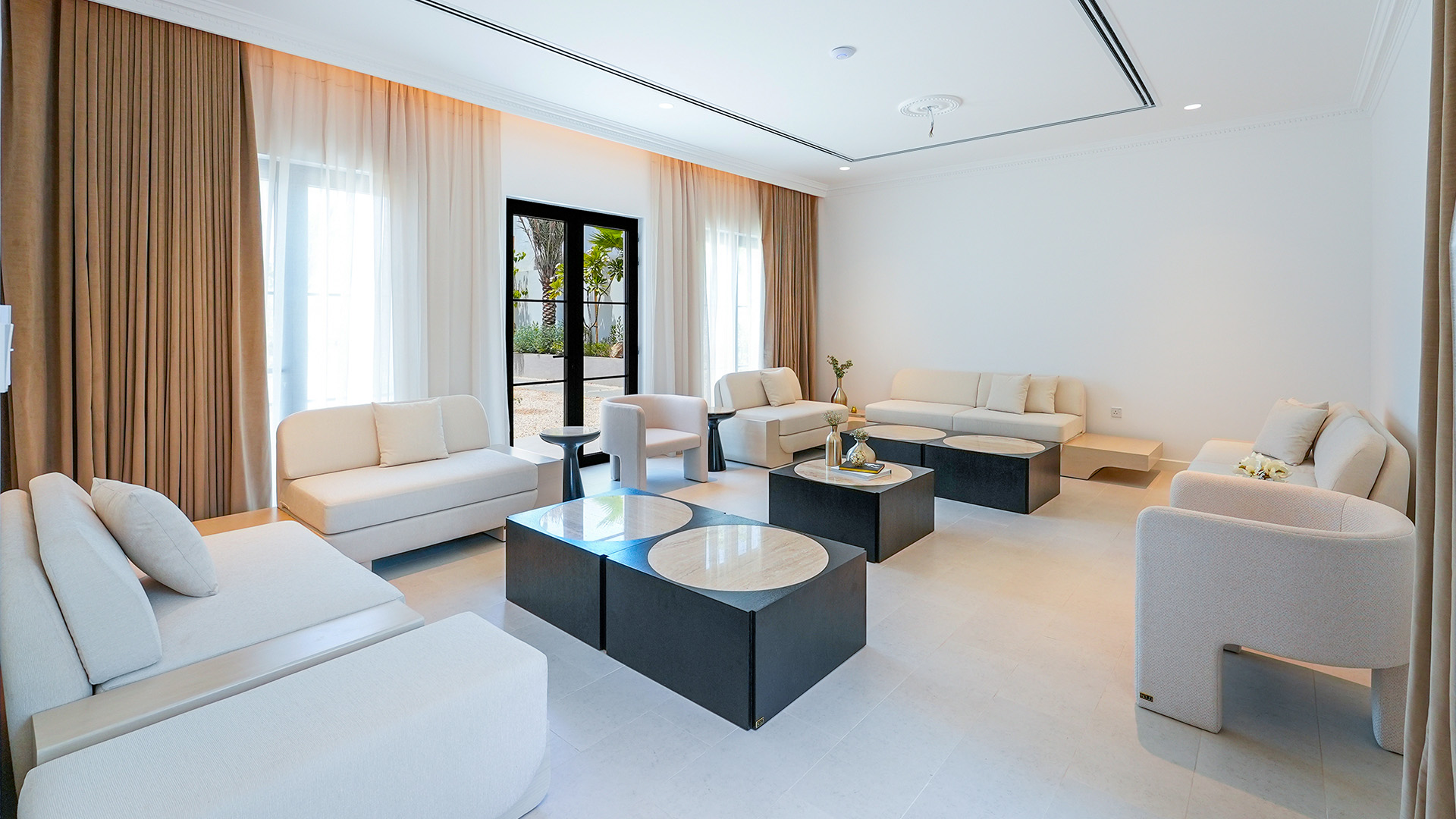 Dubai Villa Furnishings: From Vision to Reality