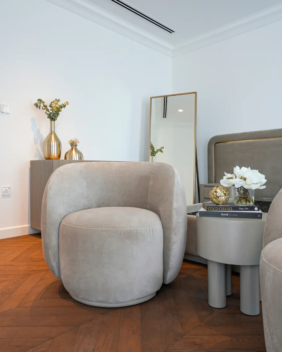 Modern Bedrooms in Dubai Implemented by BOLD Bespoke Design